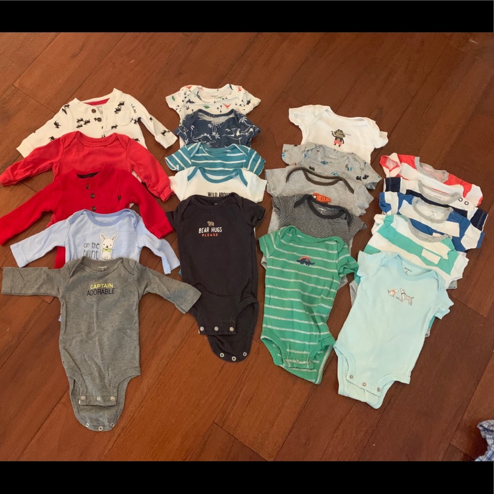 20 Boys’ Carter’s size 3 month onesie bodysuits